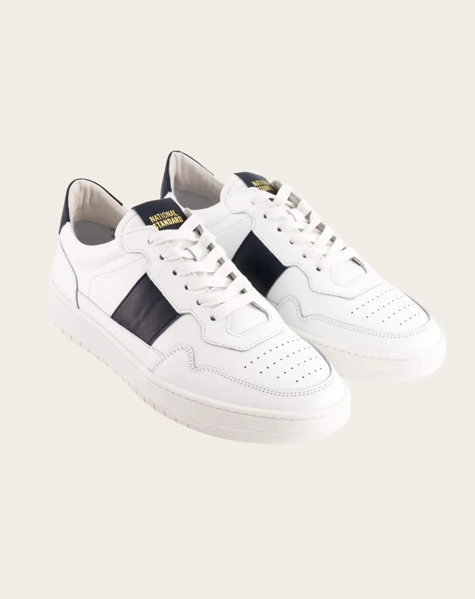 Low sneakers in grained leather