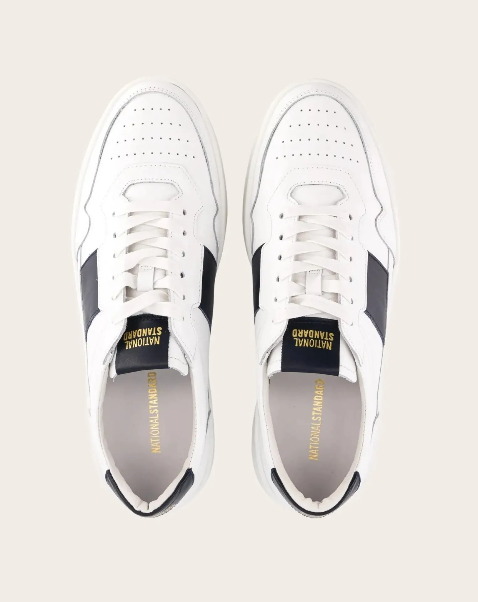 Low sneakers in grained leather