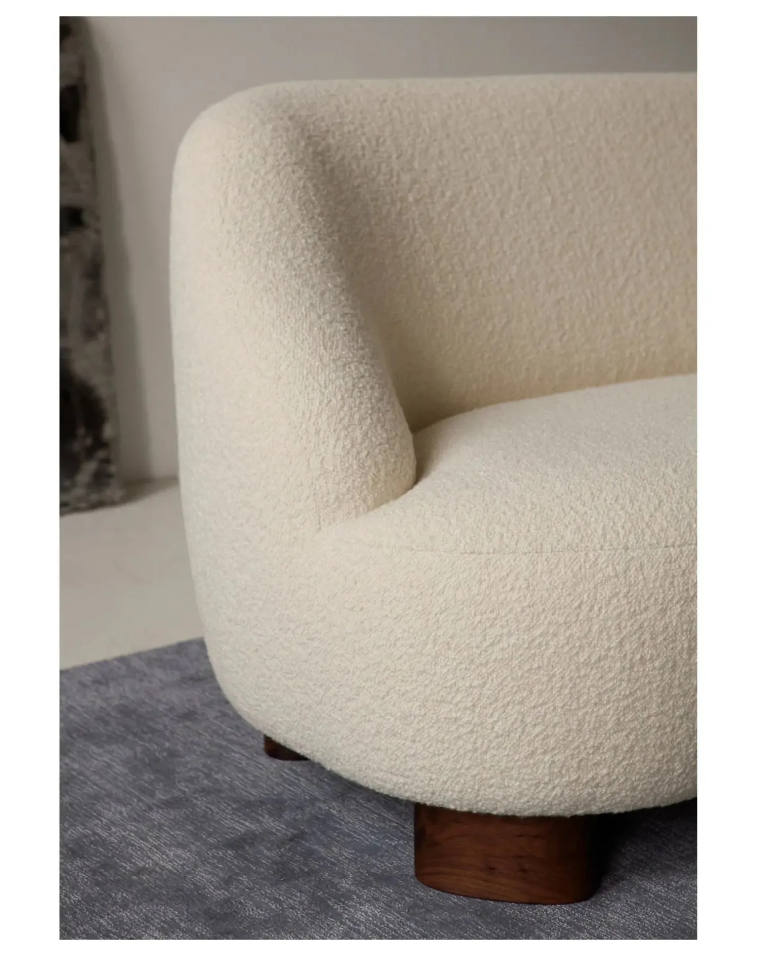 Margas LC3 2-Seater Sofa - Walnut Wood Legs