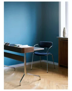 Pavilion AV17 Desk, Chrome Base