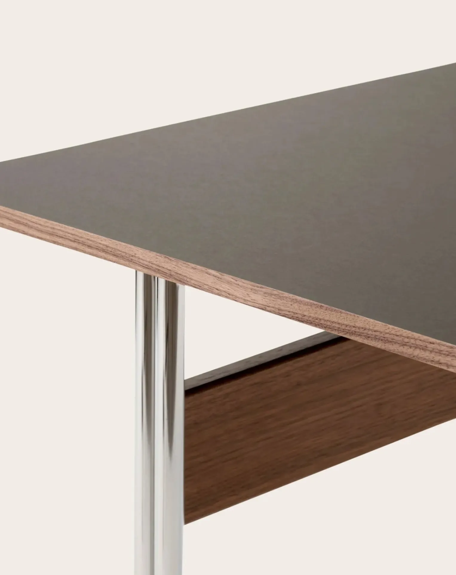 Pavilion AV16 Desk, Chrome Base